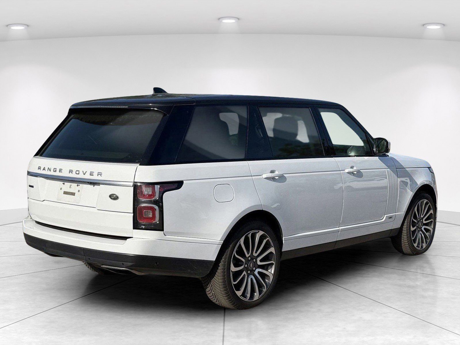 Used 2018 Land Rover Range Rover Long Wheelbase Supercharged image 4