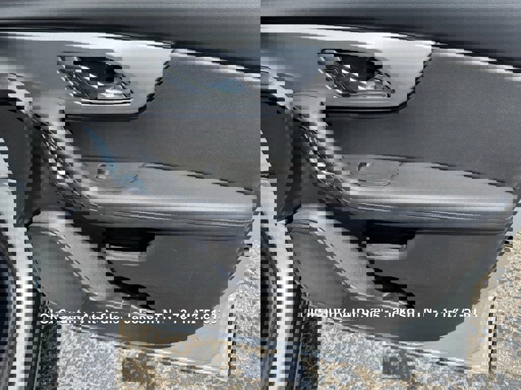 Used 2020 Chevrolet Blazer LT image 16