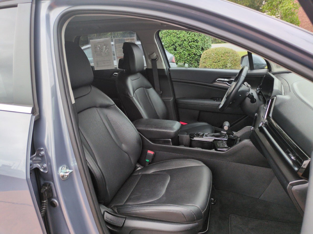 Certified 2025 Kia Sportage EX w/ Premium Package AWD/4WD image 28