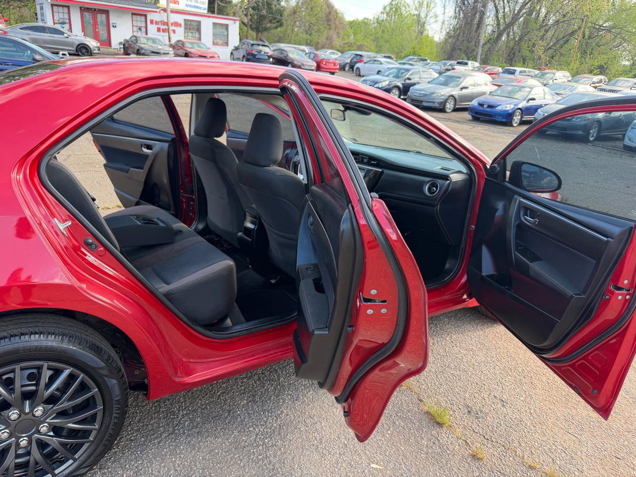 Used 2018 Toyota Corolla LE image 16