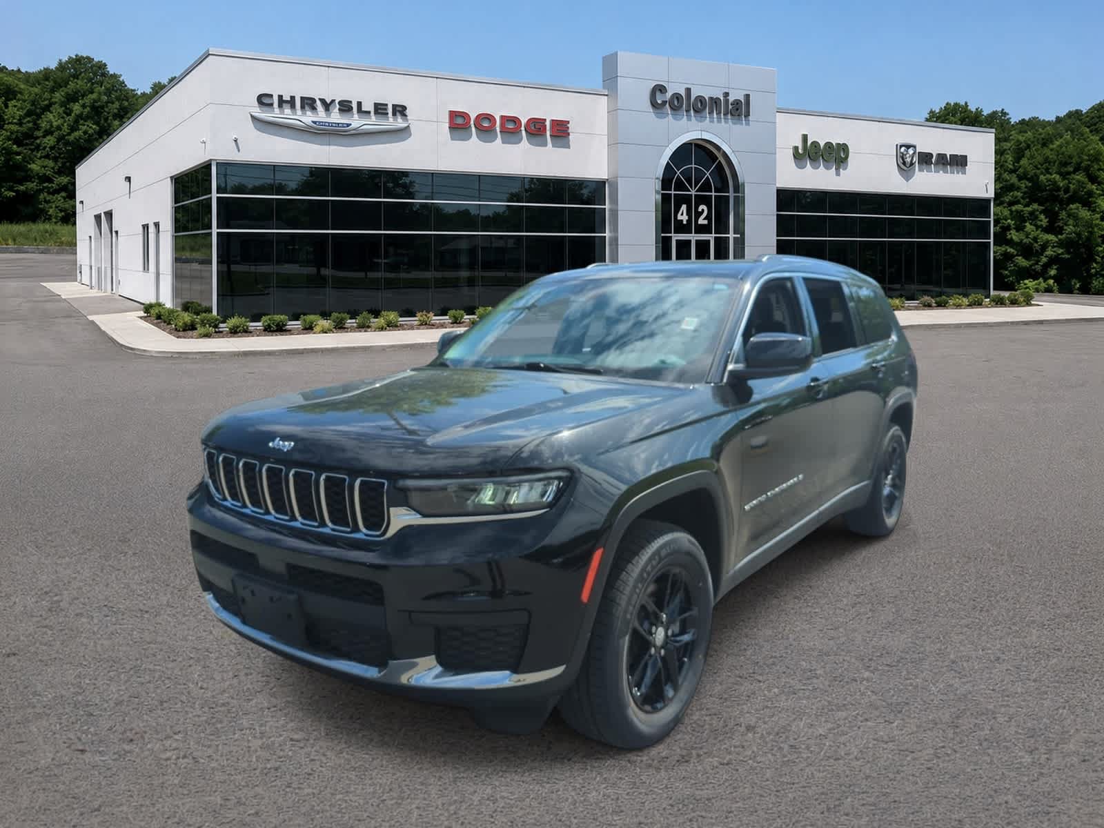 Used 2023 Jeep Grand Cherokee L Laredo AWD/4WD image 2