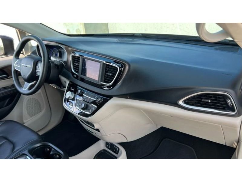 Used 2020 Chrysler Voyager Lxi image 65