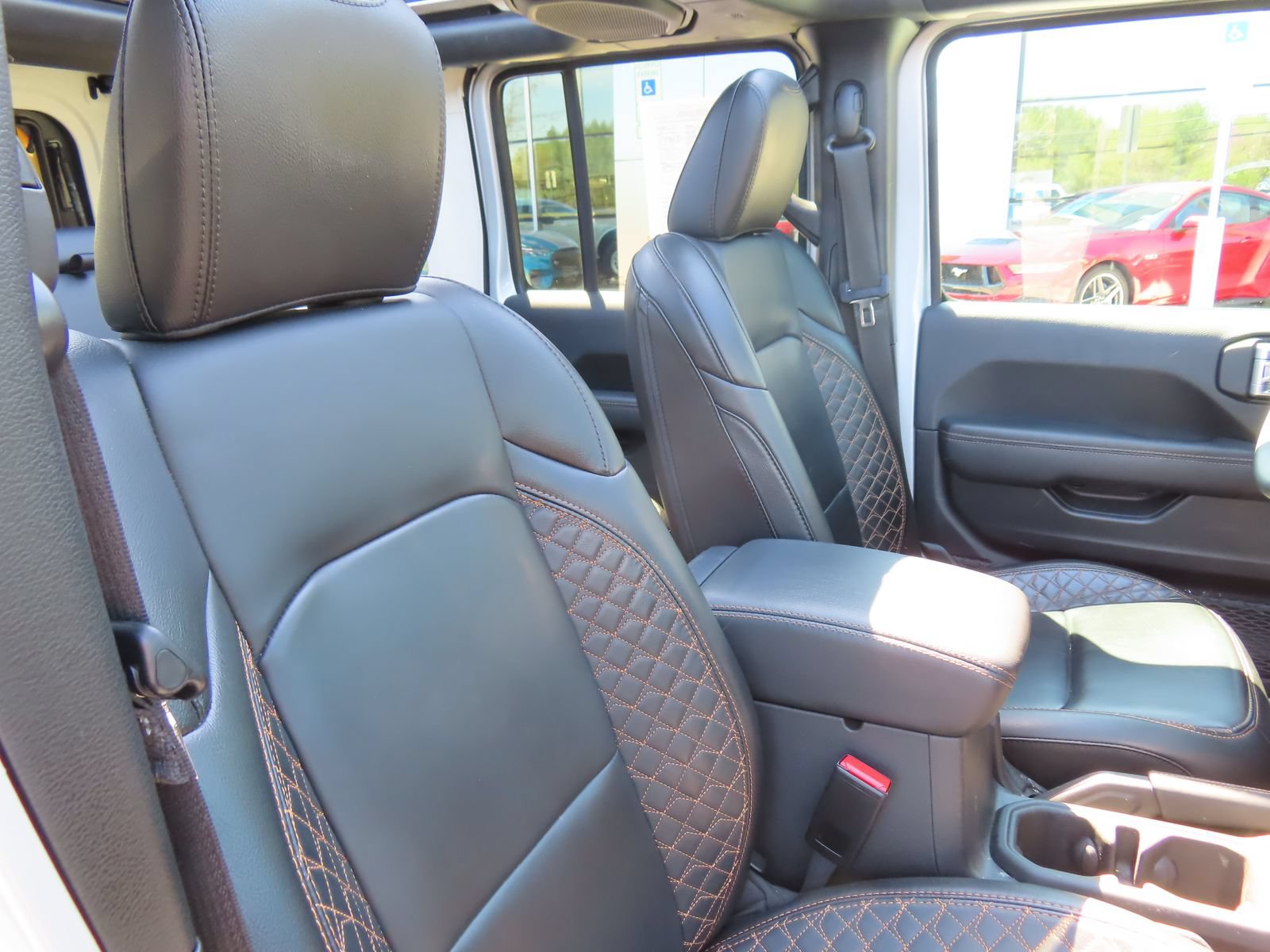 Used 2023 Jeep Wrangler Unlimited Sahara AWD/4WD image 32