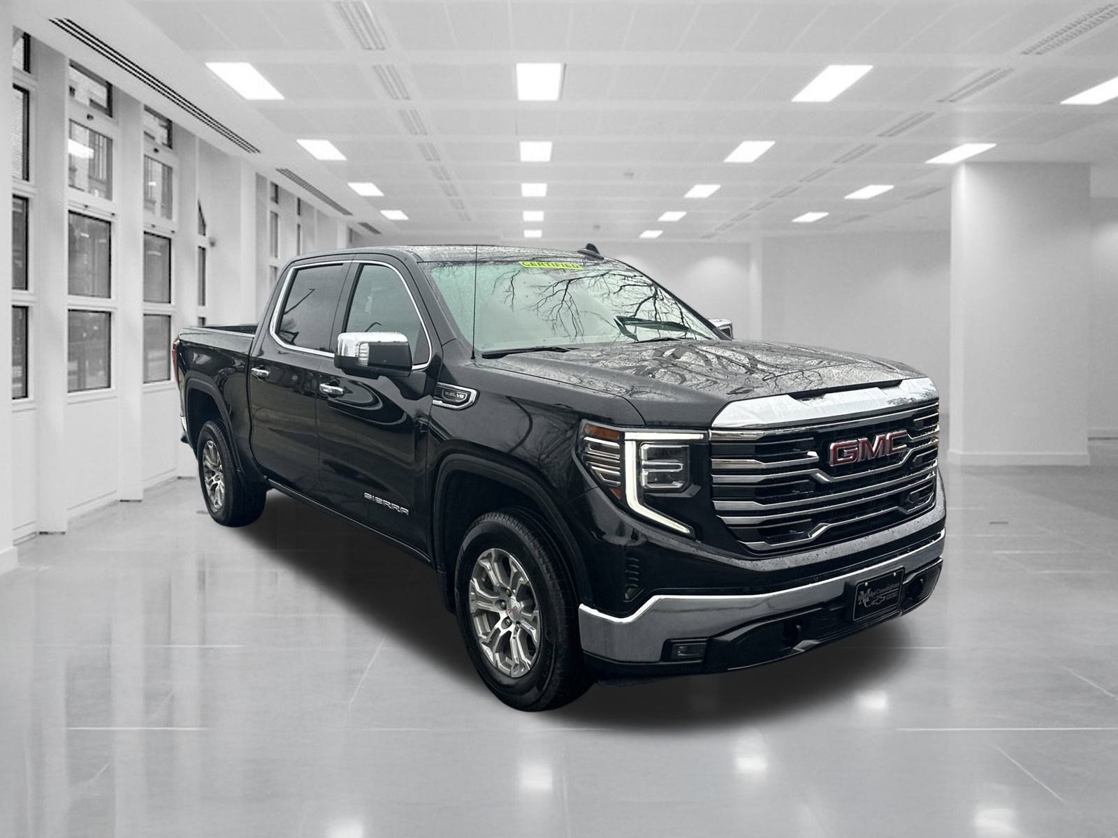 Certified 2025 GMC Sierra 1500 SLT image 3
