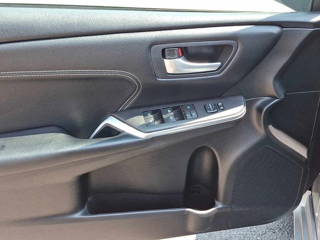 Used 2017 Toyota Camry XLE FWD image 12