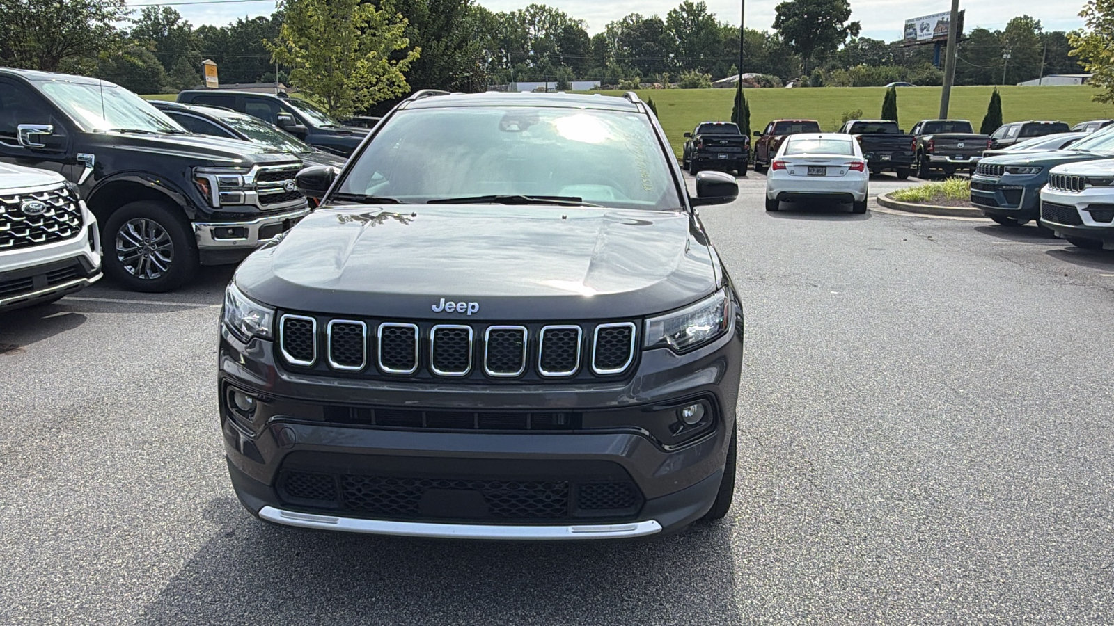 Used 2024 Jeep Compass Limited AWD/4WD image 3