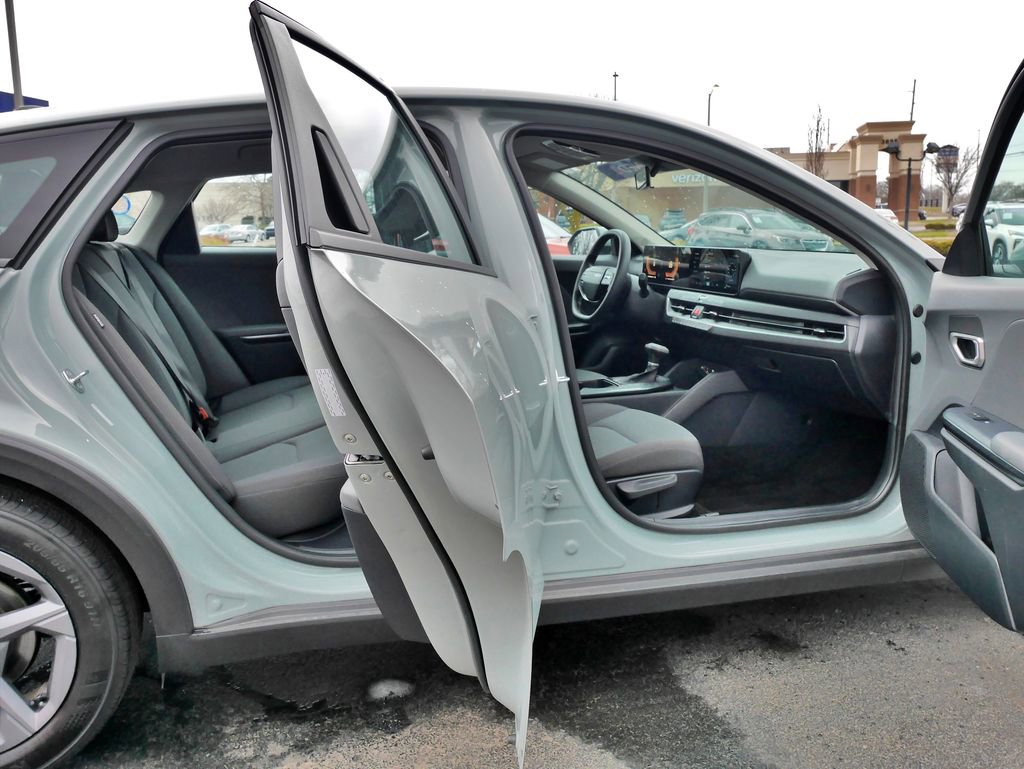 Used 2025 Kia K4 LXS image 10