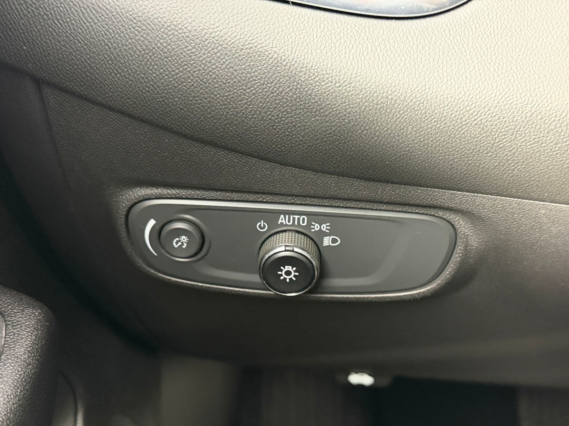 Used 2022 Chevrolet Equinox LT AWD/4WD image 17