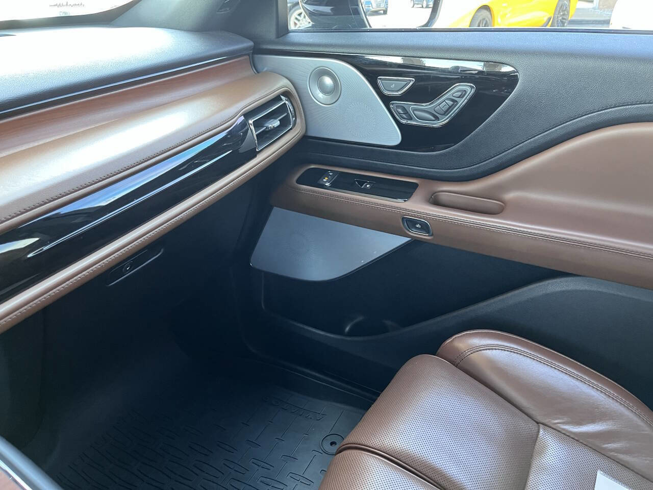 Used 2020 Lincoln Aviator Reserve w/ Equipment Group 202A image 12