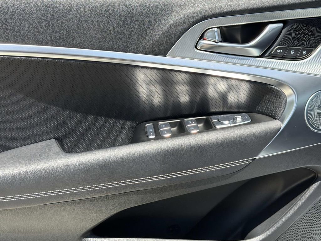Used 2026 Genesis G70 2.5T Prestige RWD image 18