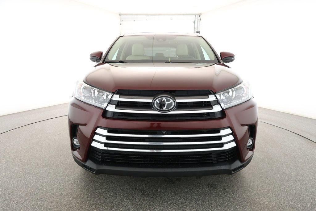 Used 2019 Toyota Highlander Limited Platinum image 2
