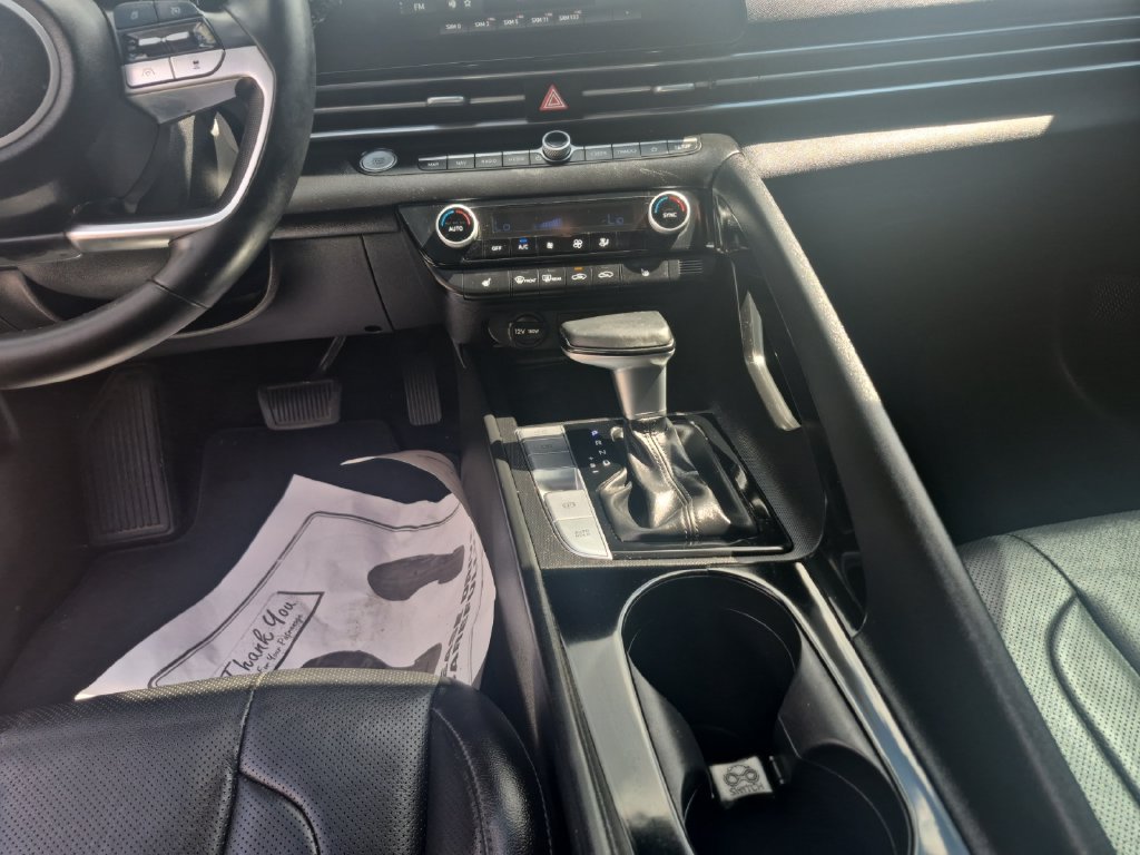 Used 2022 Hyundai Elantra Limited FWD image 11