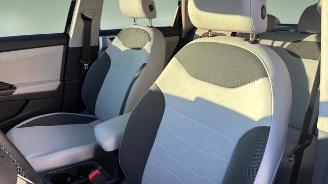 Used 2025 Volkswagen Taos SE image 39