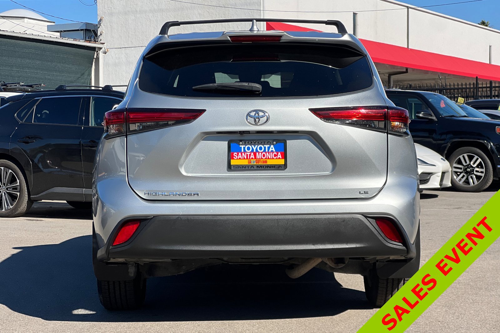 Used 2021 Toyota Highlander LE image 5