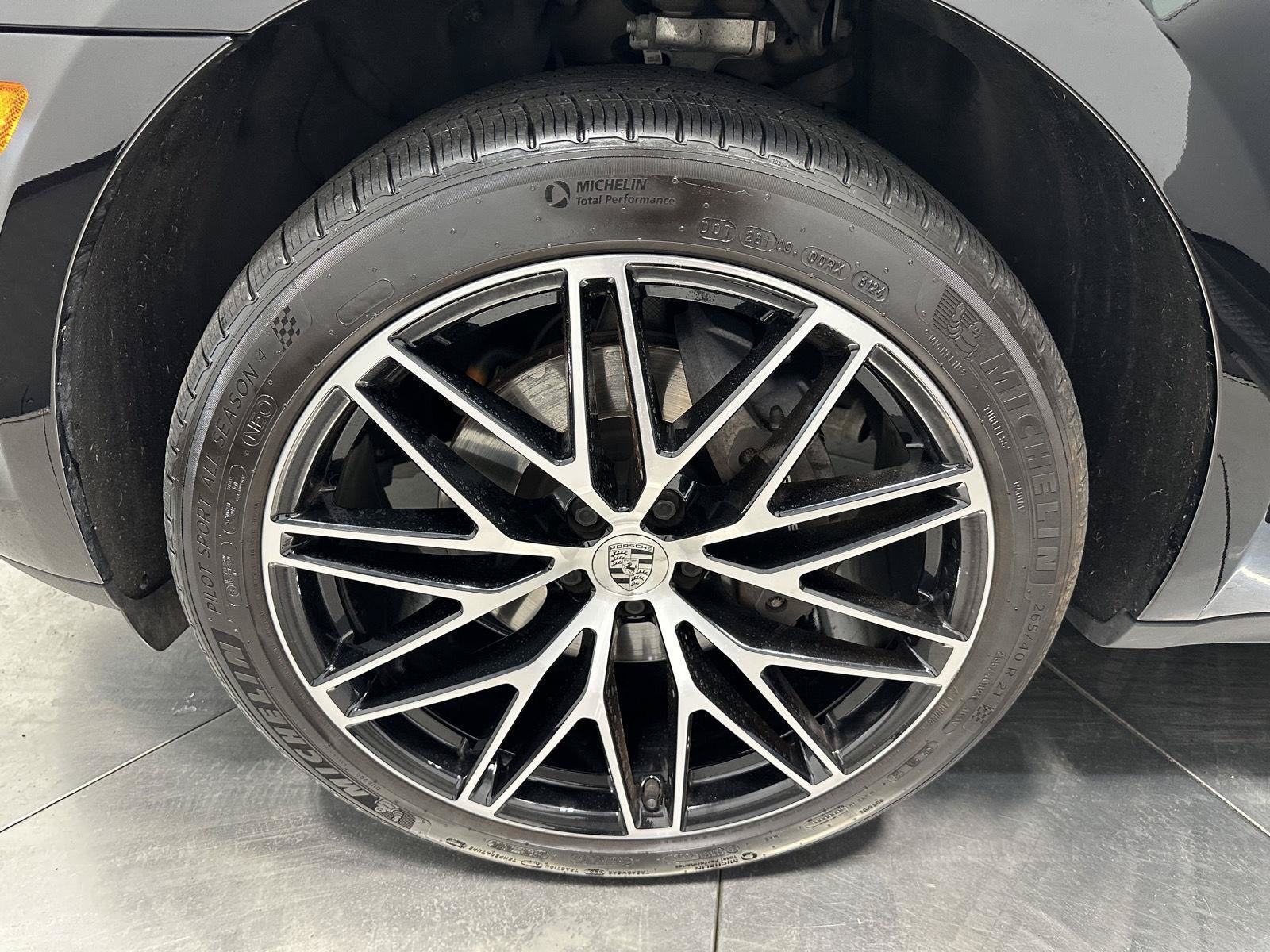 Used 2022 Porsche Macan AWD/4WD image 11