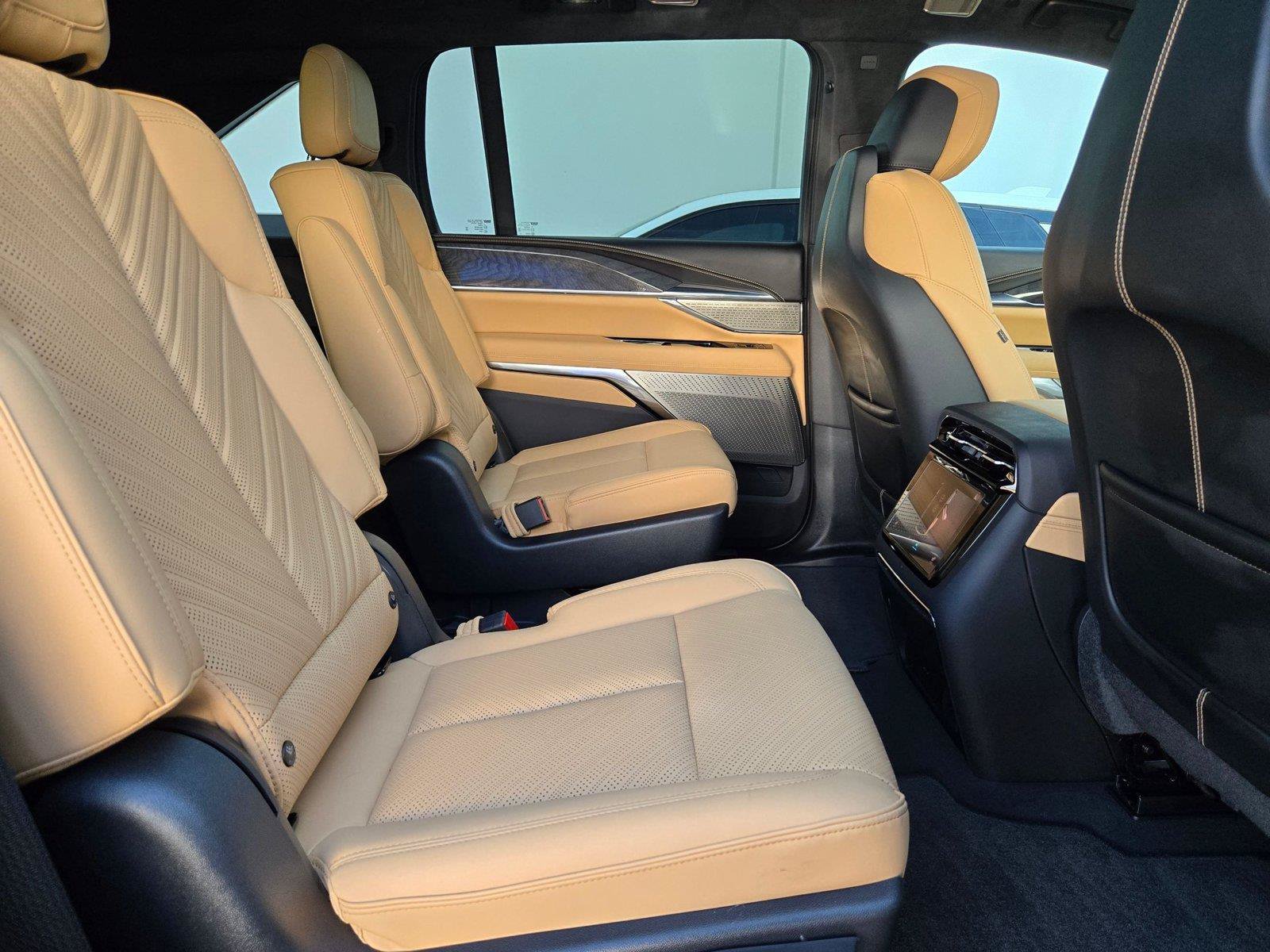Certified 2026 Cadillac Escalade IQ Luxury 2 AWD/4WD image 28