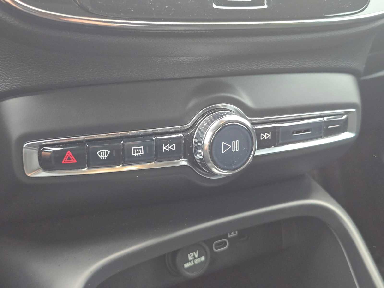 Used 2023 Volvo XC40 Recharge Ultimate AWD/4WD image 28
