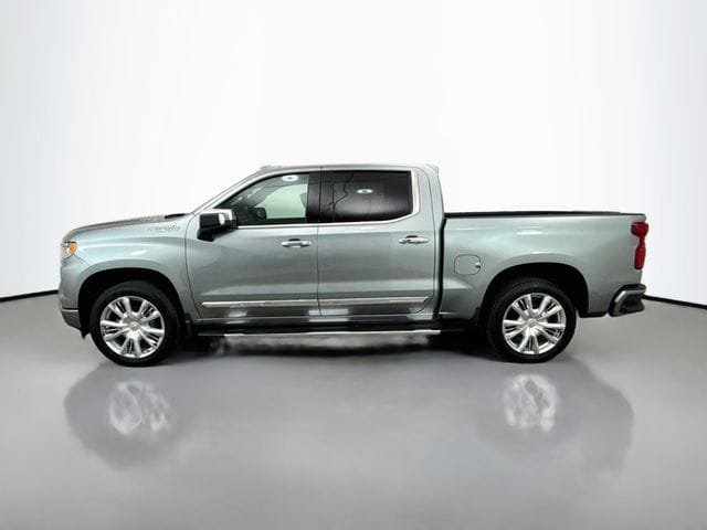Used 2025 Chevrolet Silverado 1500 High Country w/ High Country Premium Package AWD/4WD image 4