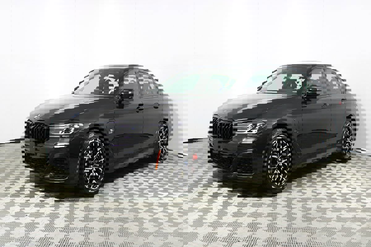 Used 2023 BMW 530e 530e w/ M Sport Package image 41