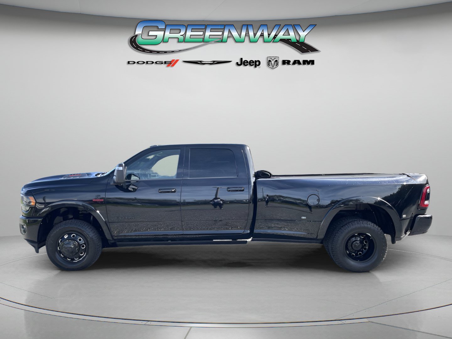 Used 2024 RAM 3500 Limited w/ Night Edition AWD/4WD image 2