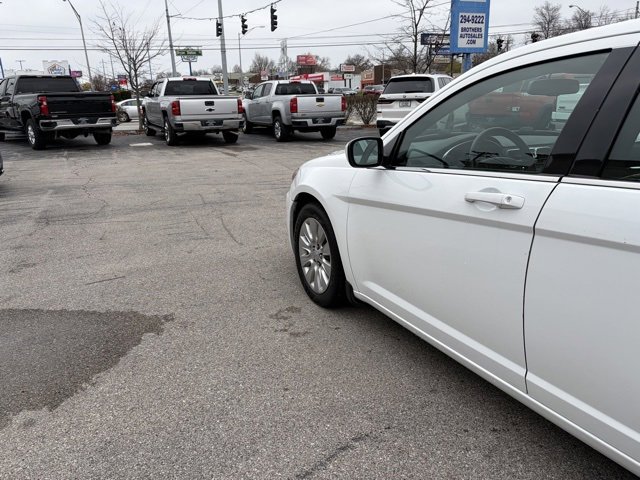Used 2014 Chrysler 200 LX image 4