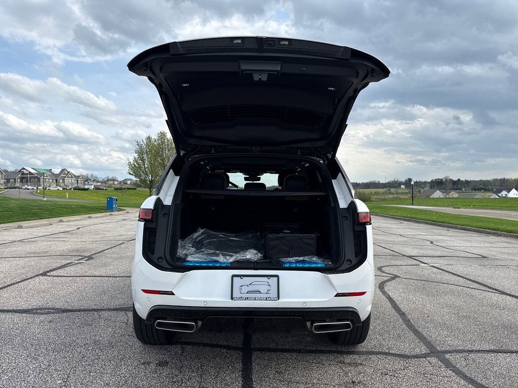 New 2026 Land Rover Range Rover Sport Dynamic SE image 9