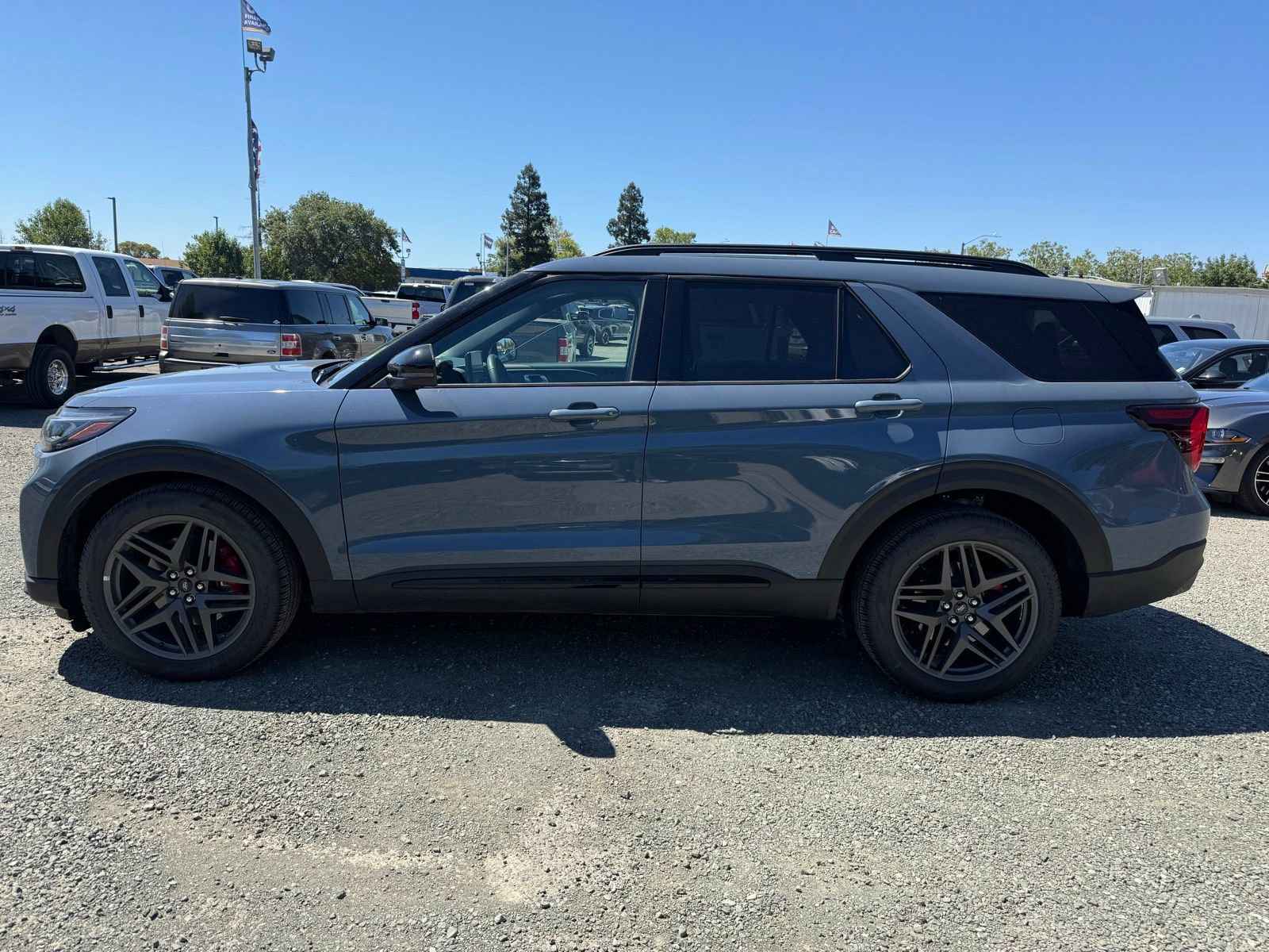 Used 2025 Ford Explorer ST w/ Sun And Sound Package AWD/4WD image 2