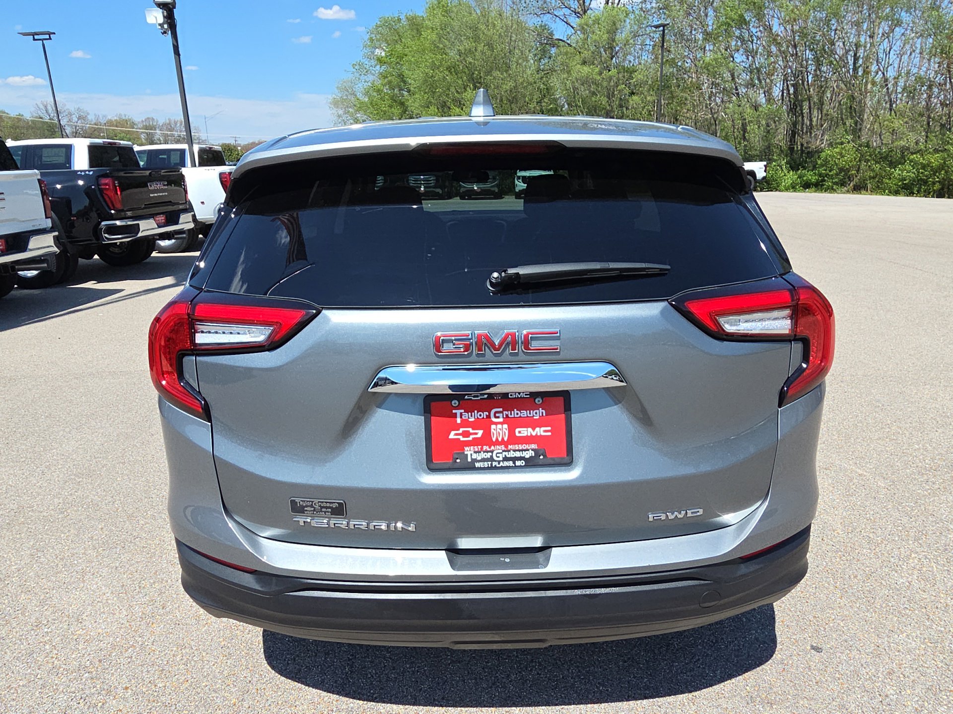 Used 2024 GMC Terrain SLE image 7
