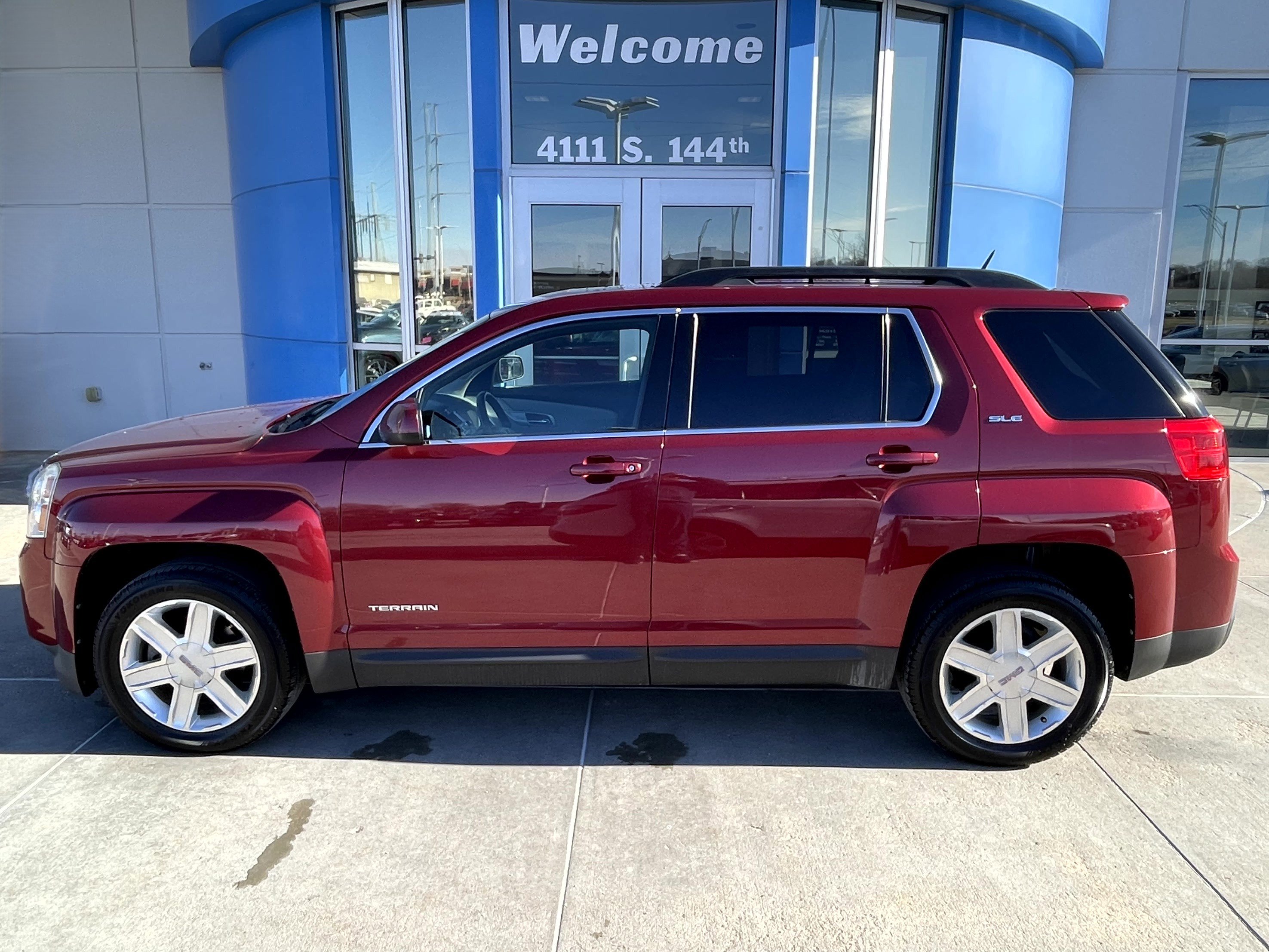 Used 2010 GMC Terrain SLE image 1