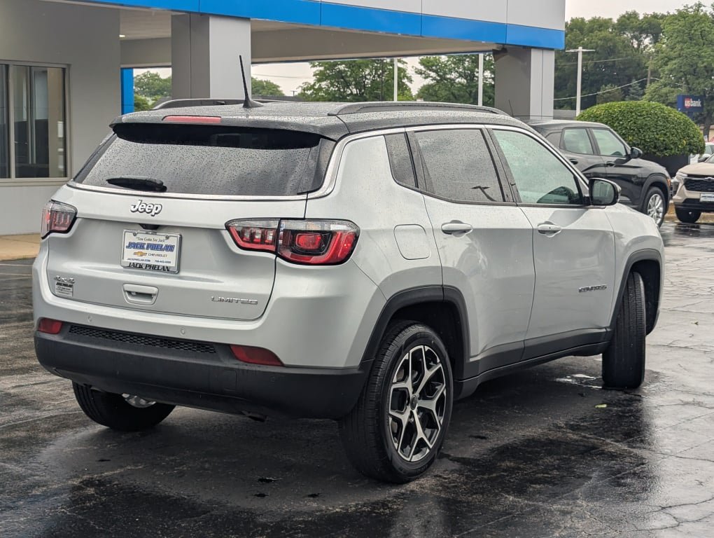 Used 2025 Jeep Compass Limited AWD/4WD image 12