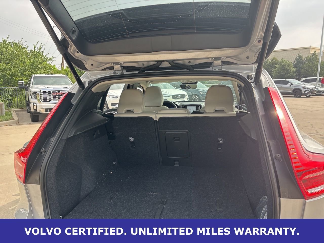 Certified 2023 Volvo XC40 B5 Plus w/ Climate Package AWD/4WD image 8