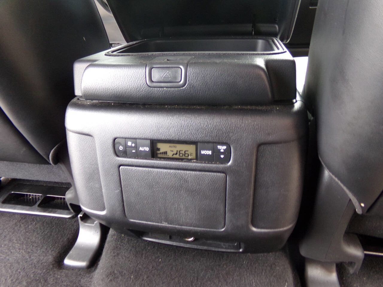 Used 2023 Nissan Armada SV image 39