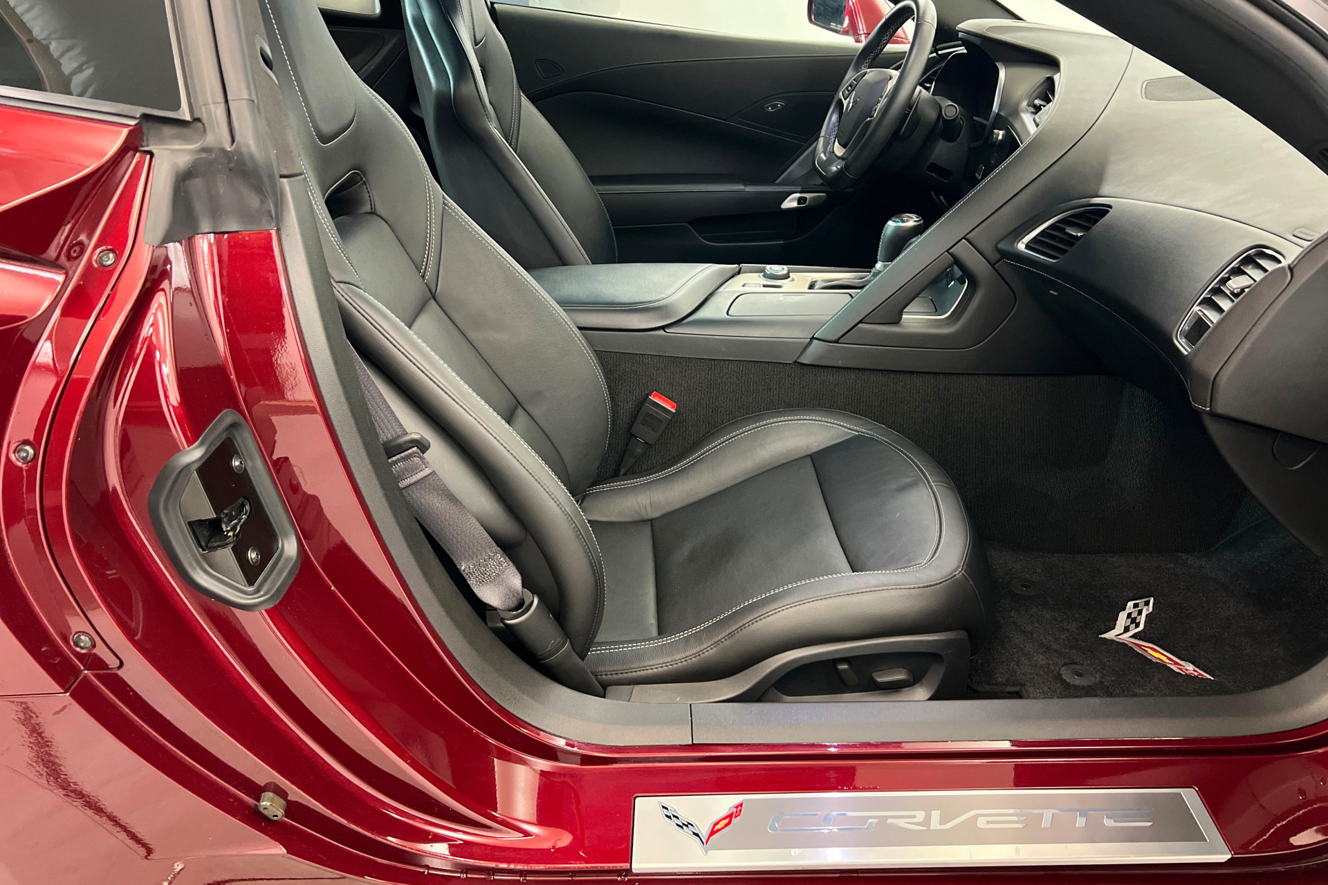 Used 2016 Chevrolet Corvette Stingray Coupe RWD image 17