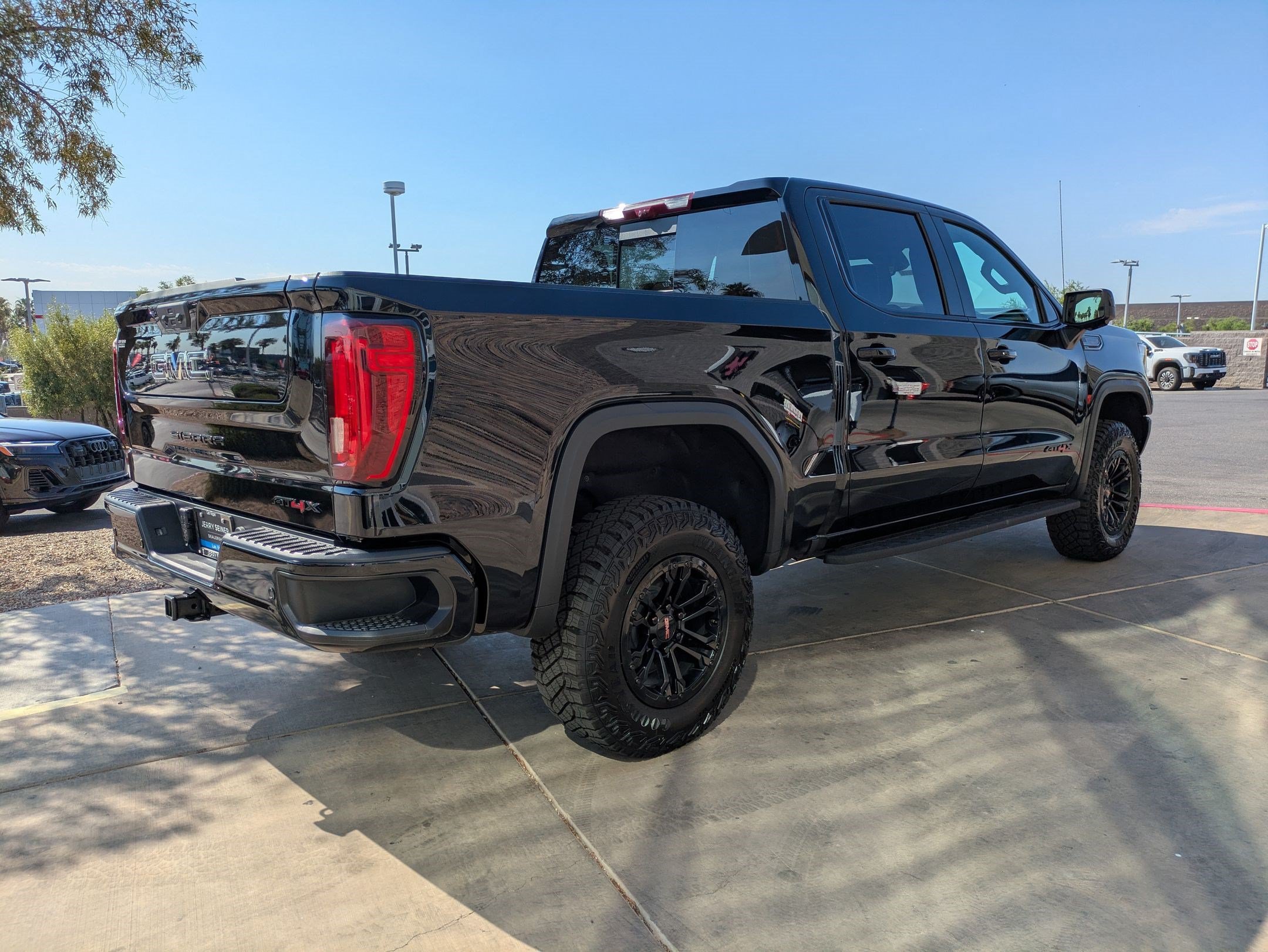 Used 2026 GMC Sierra 1500 AT4X w/ LPO, Black Badging Package AWD/4WD image 6