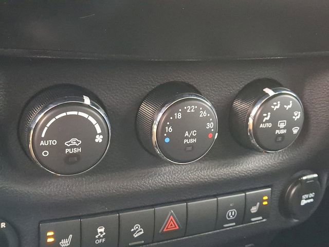 Used 2014 Jeep Wrangler Unlimited Sahara w/ Dual Top Group AWD/4WD image 15