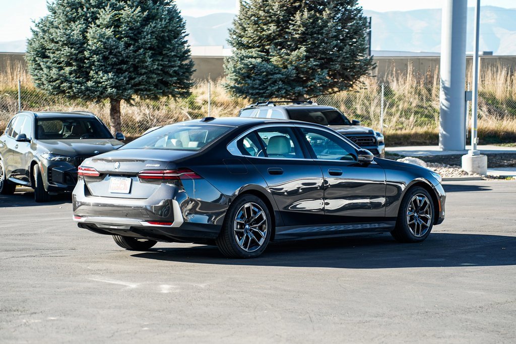 Used 2025 BMW i5 xDrive40 w/ Premium Package image 5