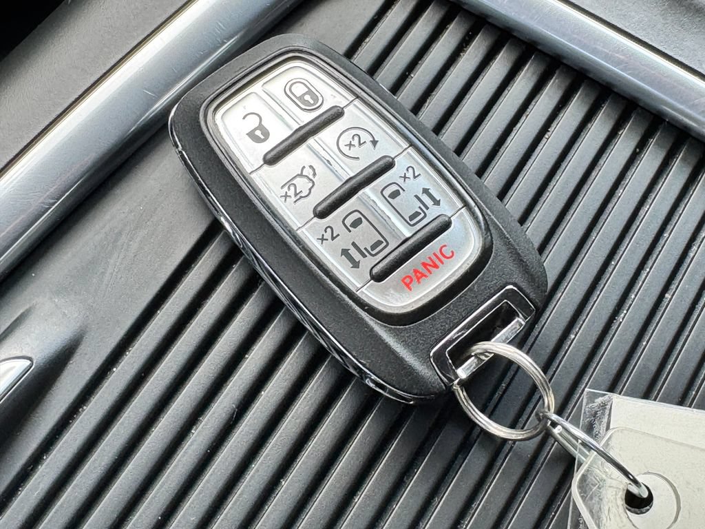 Used 2024 Chrysler Pacifica Touring-L FWD image 32