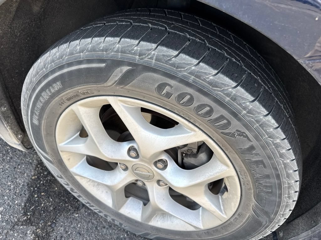Used 2020 Chrysler Pacifica Touring-L FWD image 2