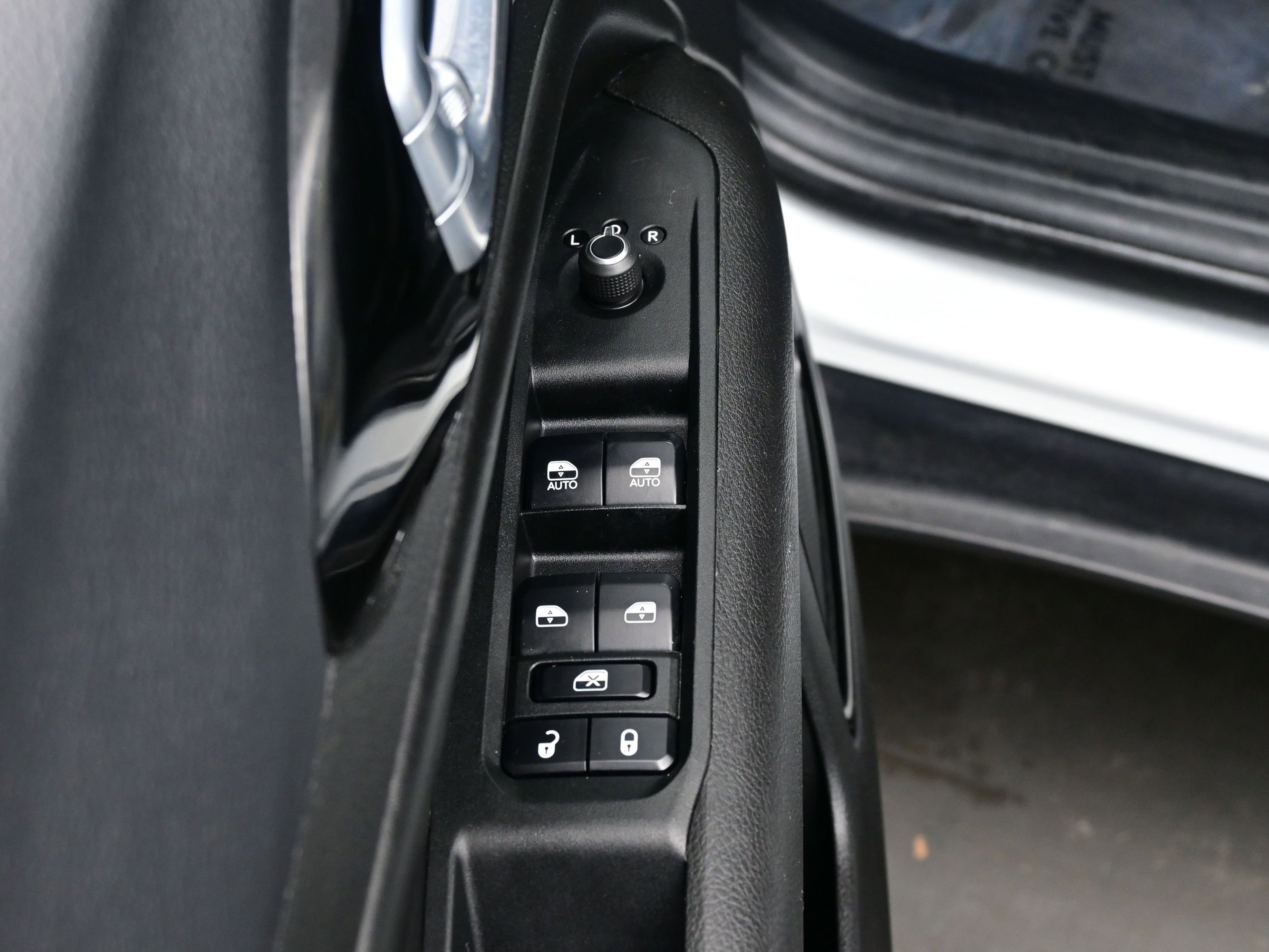 Used 2024 Jeep Compass Latitude w/ Convenience Group image 10