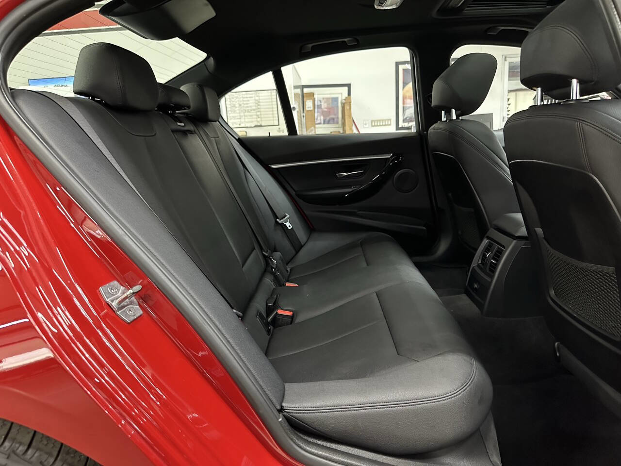 Used 2018 BMW 330i xDrive 330i xDrive AWD 4dr Sedan image 15