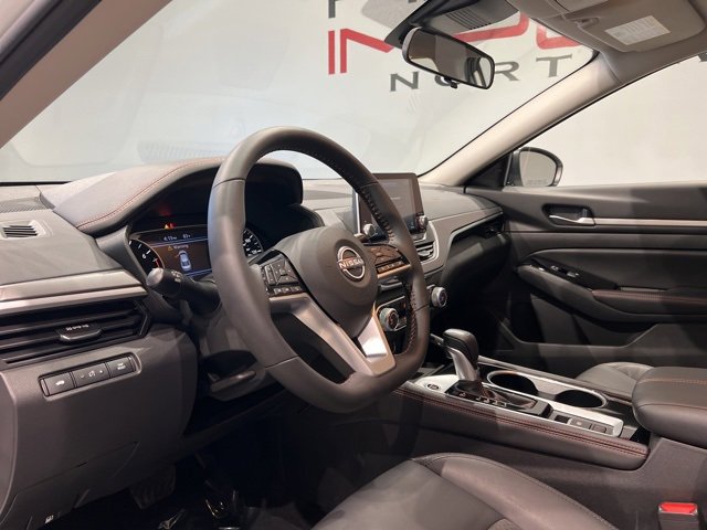 Used 2025 Nissan Altima 2.5 SR image 18