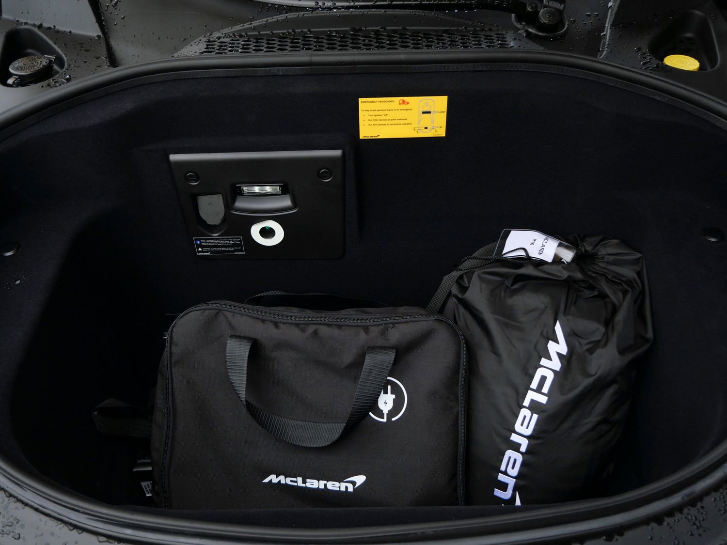 Used 2023 McLaren Artura RWD image 22