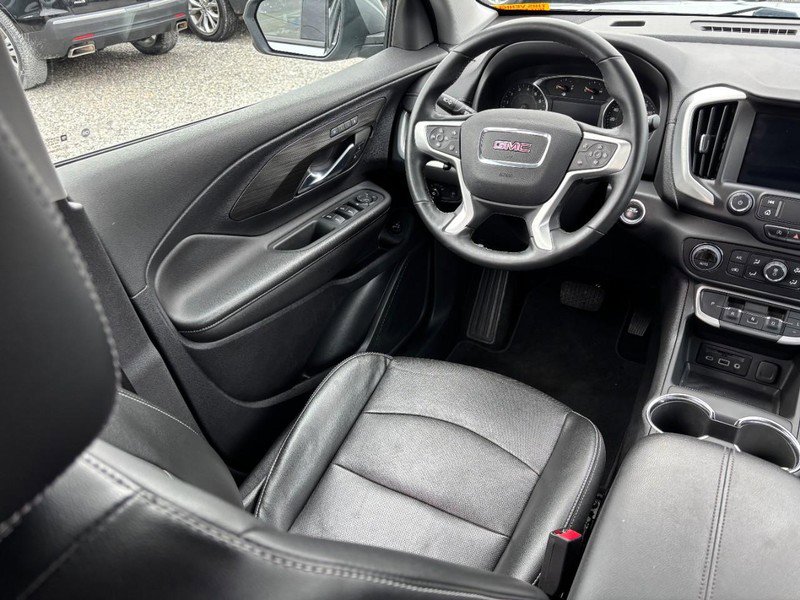 Used 2023 GMC Terrain SLT image 13