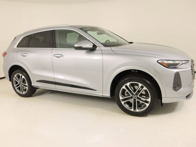 Used 2025 Audi Q5 Premium w/ Convenience Package AWD/4WD image 6