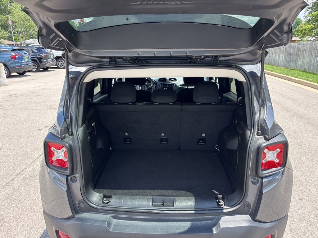 Used 2023 Jeep Renegade Latitude AWD/4WD image 33