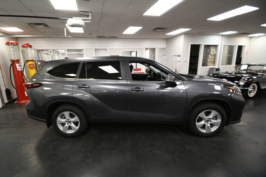 Certified 2024 Toyota Highlander LE image 8