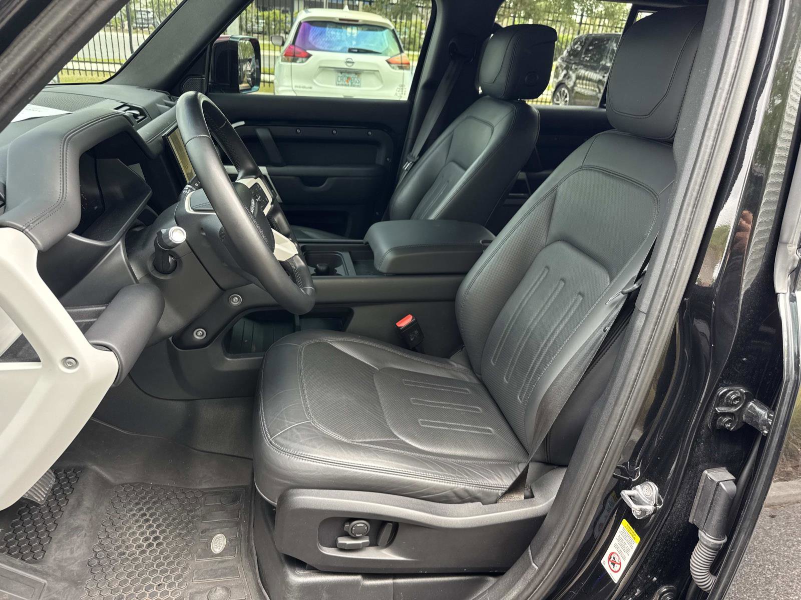 Certified 2022 Land Rover Defender 110 XS Edition AWD/4WD image 21