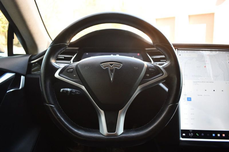 Used 2015 Tesla Model S 70D image 16