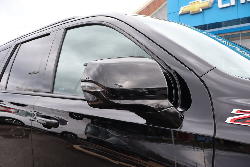 Used 2022 Chevrolet Tahoe Z71 w/ Luxury Package image 2