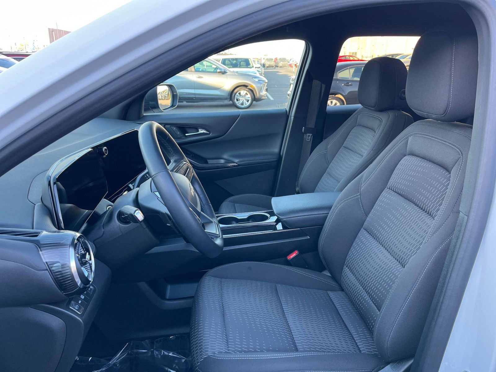 Used 2025 Chevrolet Equinox LT image 35